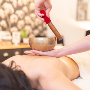 Massage aux bols tibétains chantants sonothérapie Nano Boté